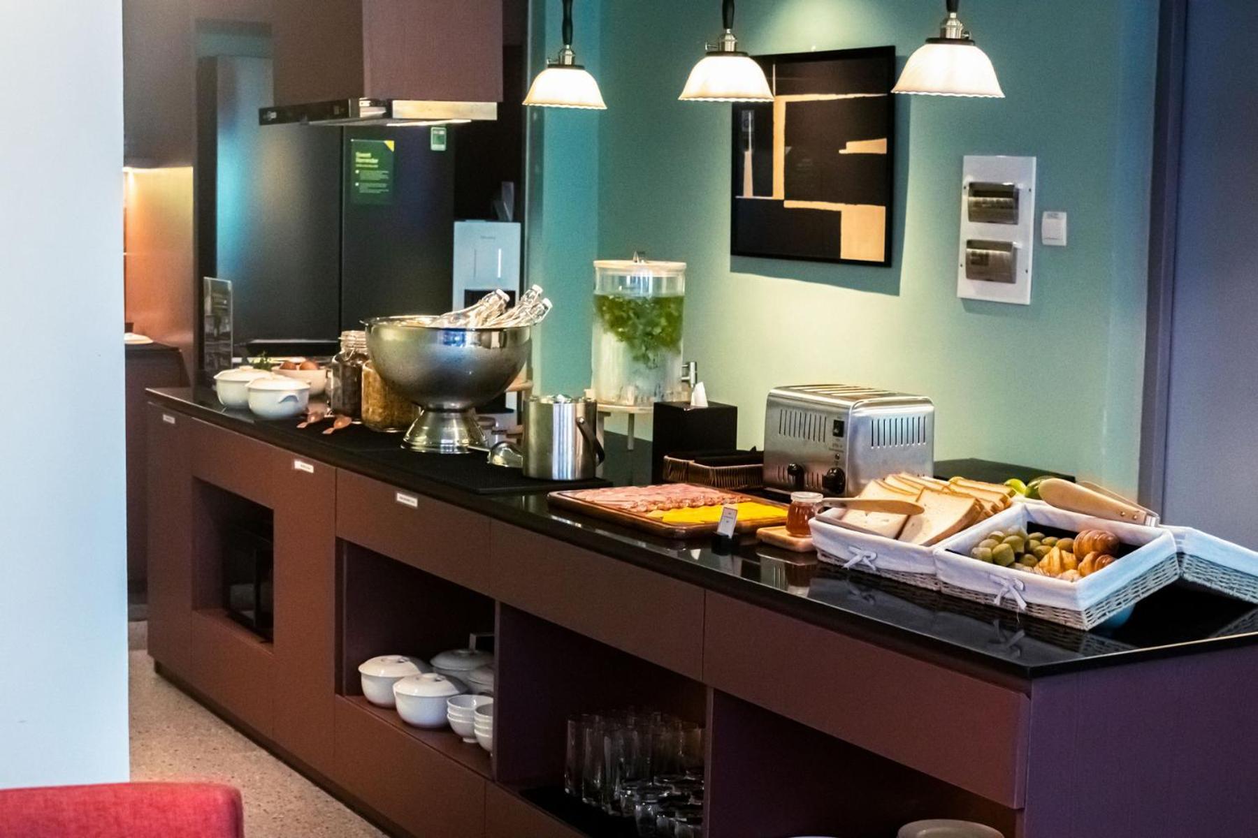 M Village Hotel Tao Dan Park Хошимин Екстериор снимка